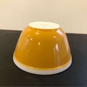 Pyrex 401 Americana Mixing Bowl